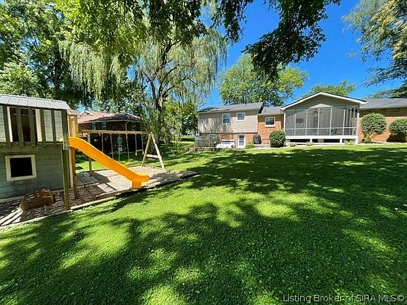 3rd image of 2000 Fairway Drive