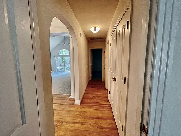 2nd image of 725 Dickens Pl