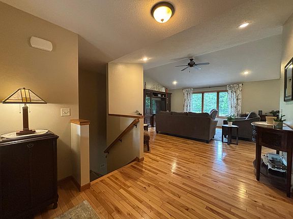 3rd image of 855 Bauer Ave