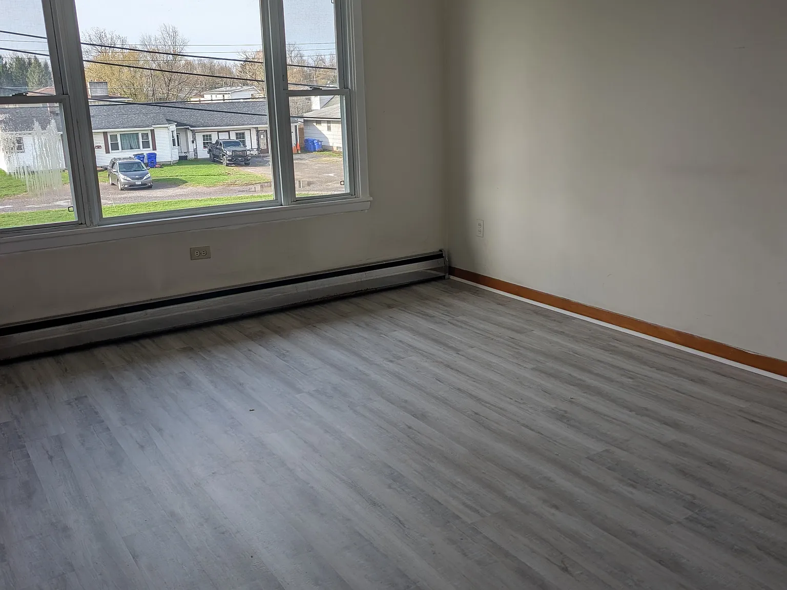 1240 Center Rd — Photo 2