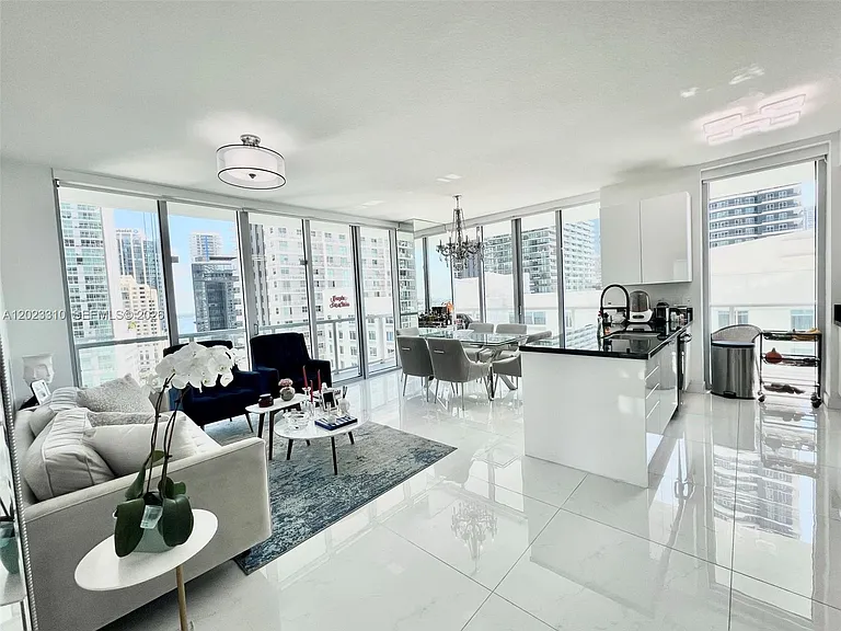 79 SW 12th St #1806 — Photo 1