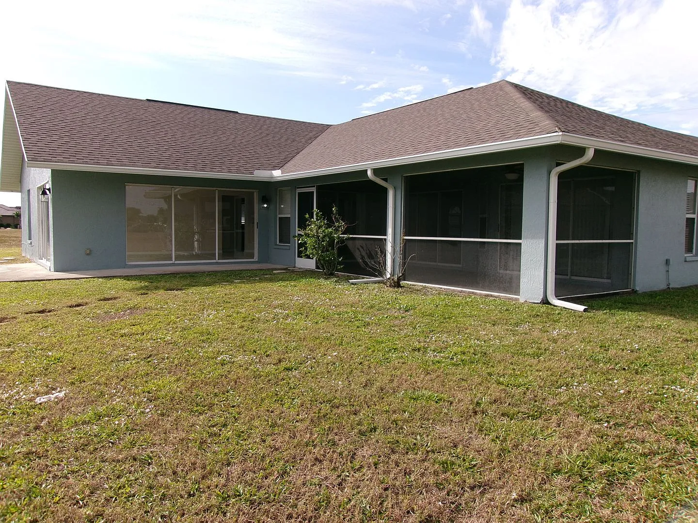 NW Spacious 3/2/2 on Saltwater Canal-Fish off the Dock! — Photo 3