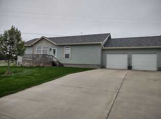 9080 S Highland Dr, North Platte, NE 69101