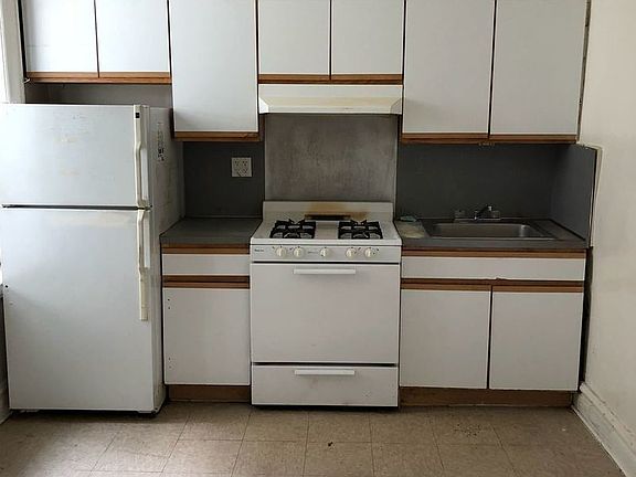 3rd image of 712 E 27th St APT 3B