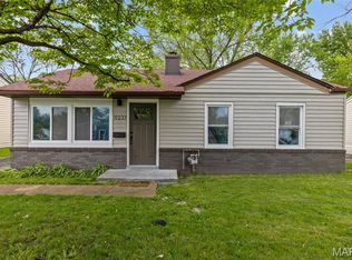 11237 Saint Shawn Ln, Saint Ann, MO 63074