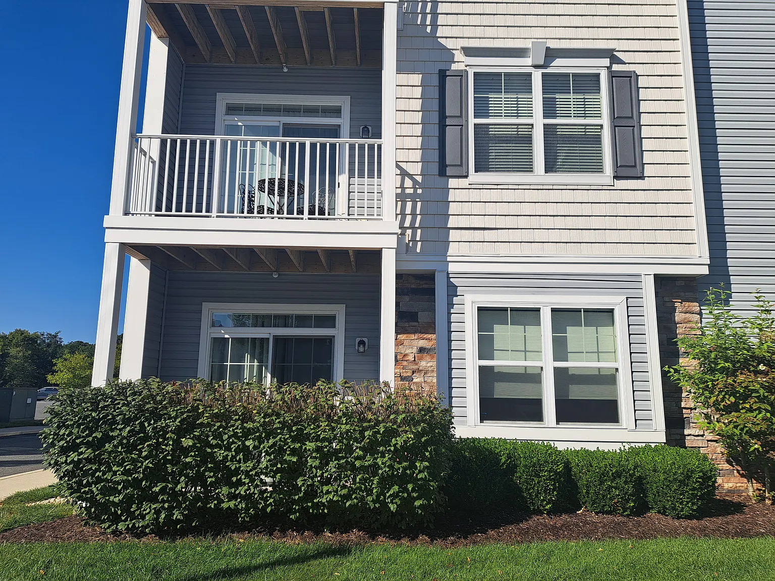 3 bed, 1551 sqft, $2,100 — Photo 2