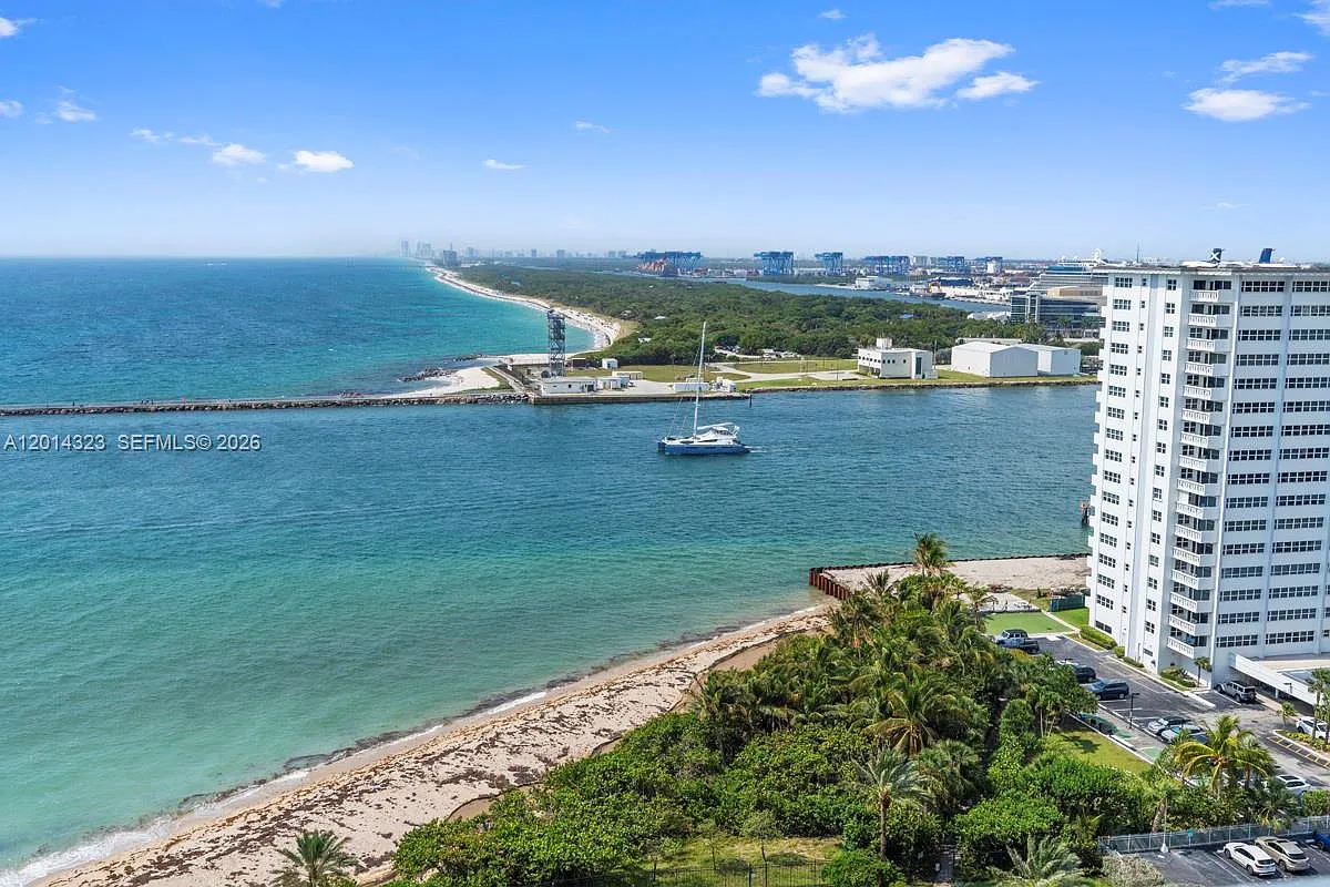 Point Of Americas Condo — Photo 1