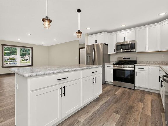 5th image of 53598 Hickory Ln