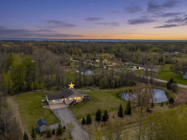 930 County Road J, Little Suamico, WI 54141