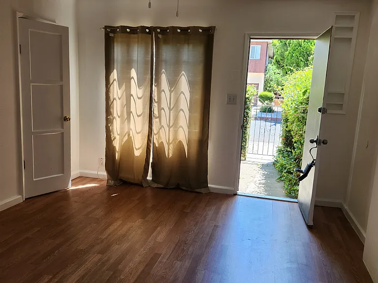 5209 Wilkinson Ave — Photo 9