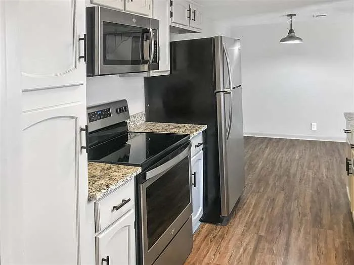 339 Lakebend Dr — Photo 8
