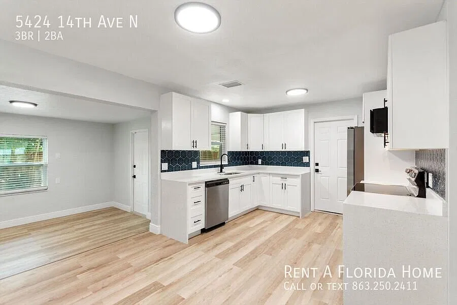 Beautifully Updated St. Petersburg Home Minutes from the Gulf Beaches! — Photo 3