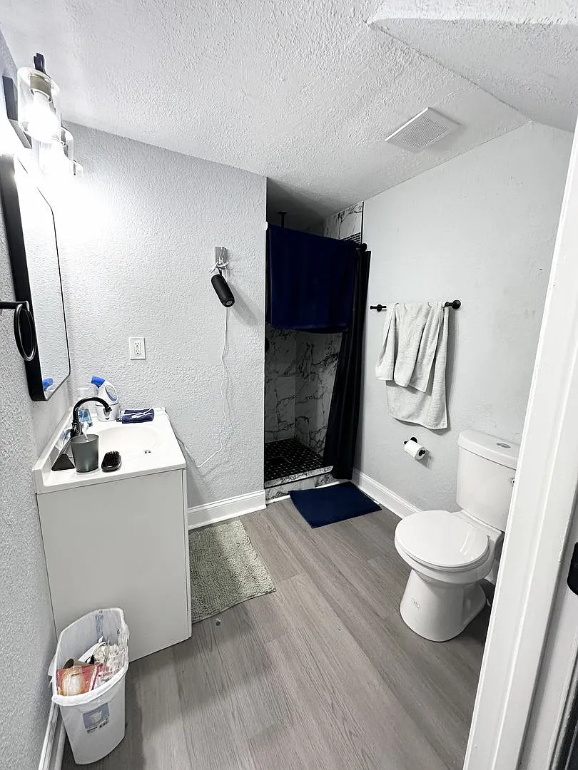 Beautifully Updated 3-Bedroom Norfolk Home — Photo 4