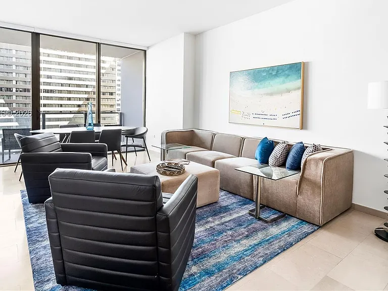 88 SW 7th St #1006 — Photo 9
