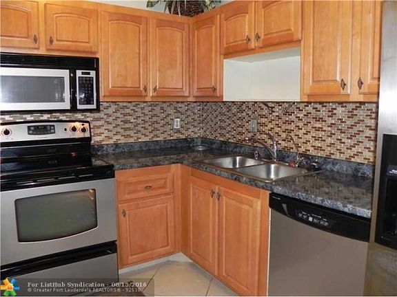 2nd image of 901 Hillcrest Dr APT 606