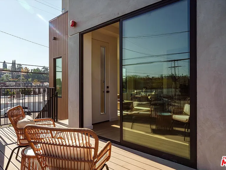 2822 Avenel St — Photo 10