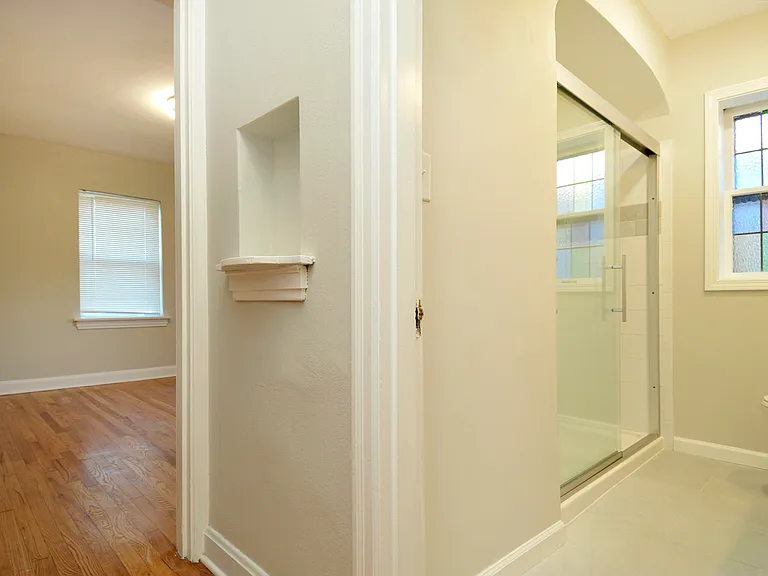 5819-5821 Devonshire Ave #1W — Photo 13