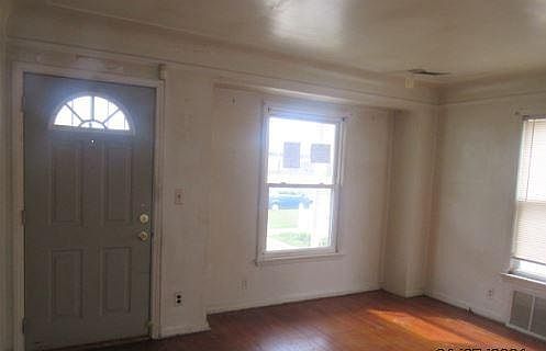 4th image of 26153 Annapolis St