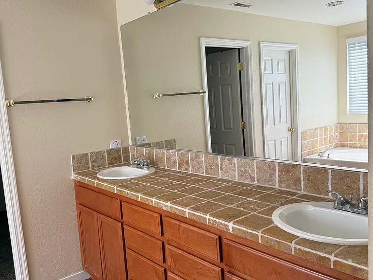 4156 Keepsake Ct — Photo 11