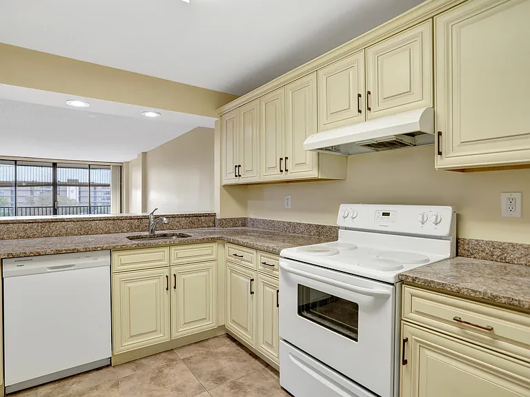 3 Royal Palm Way #403 — Photo 9