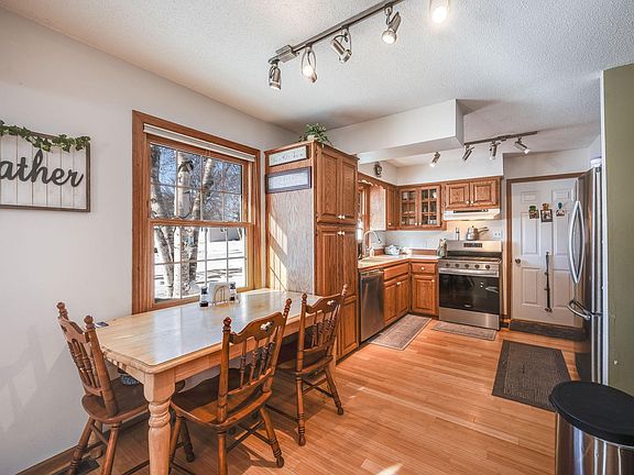 2nd image of 103 E Interlaken Rd