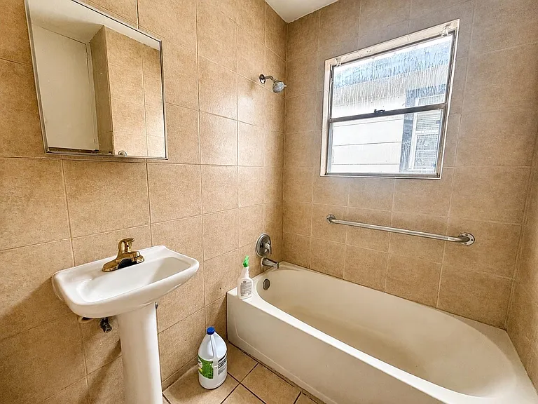 2401 Hadley Ave — Photo 6