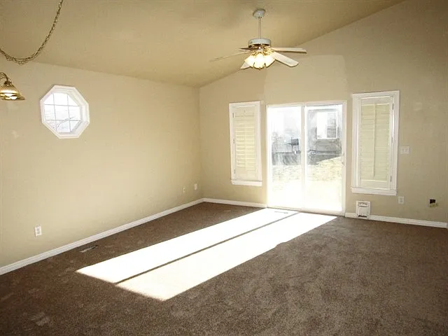 6 bed, 3.0 bath, 2768 sqft, $2,645 — Photo 4