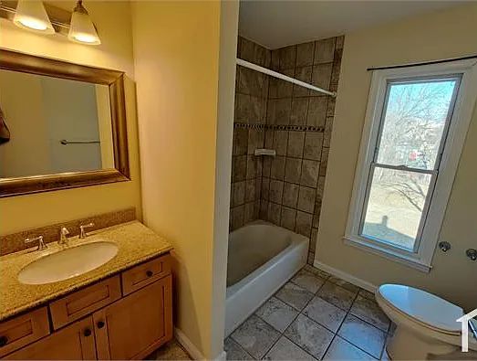 3 bed, 1350 sqft, $2,575 — Photo 4