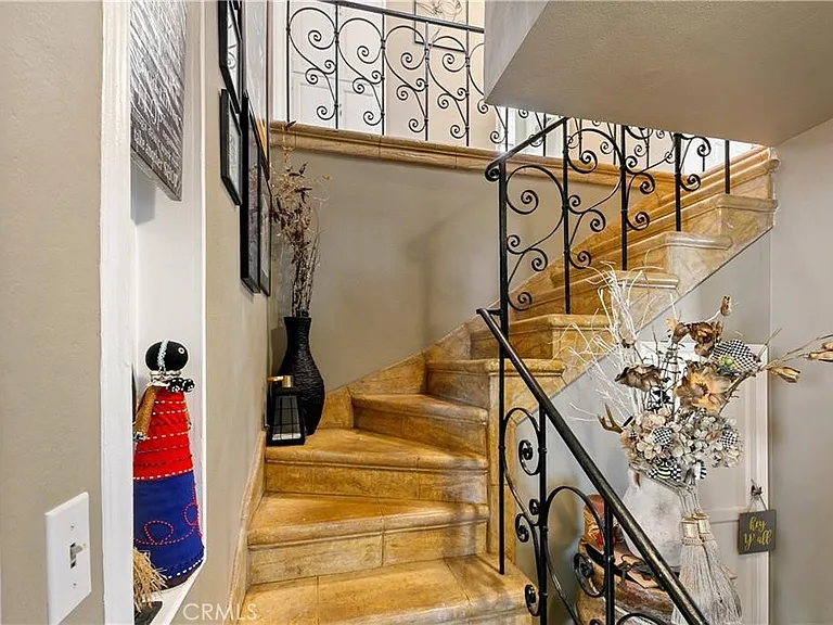 3907 Edgehill Dr — Photo 25