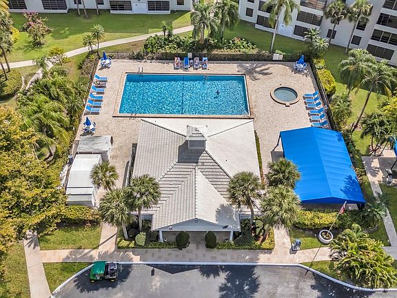 3rd image of 1711 Whitehall Drive #403