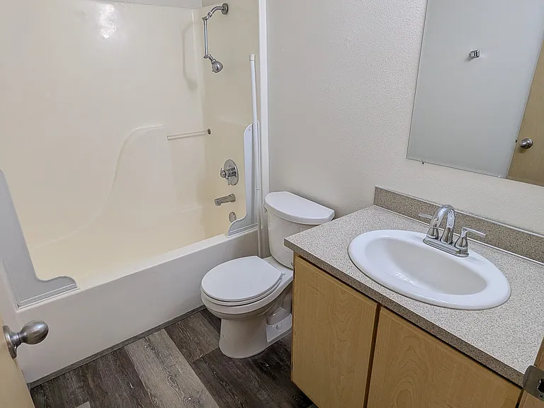 960 Olney St #960 — Photo 12