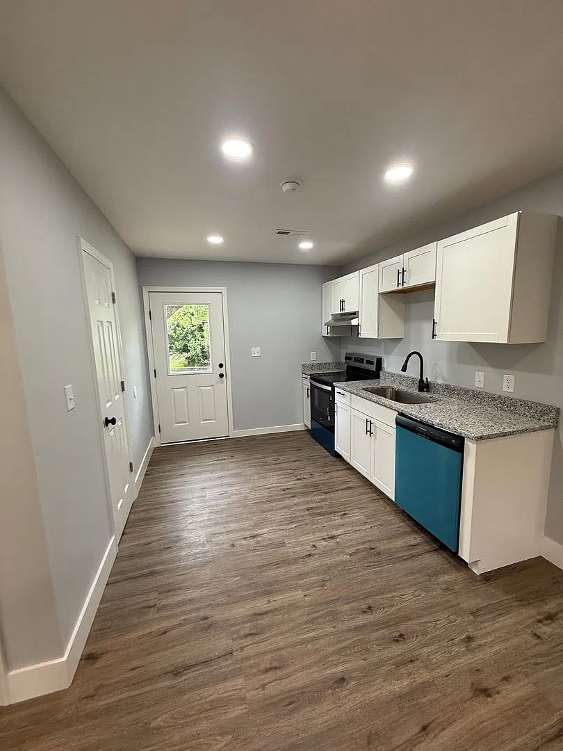 3913 Pine Ave Comfortable Living in Huntsville — Photo 2