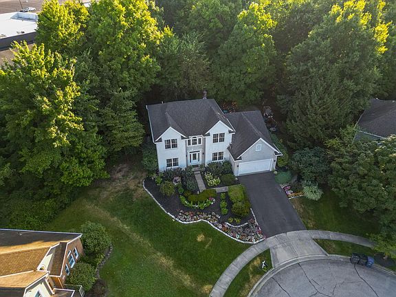 3rd image of 806 Cherry Wood Pl