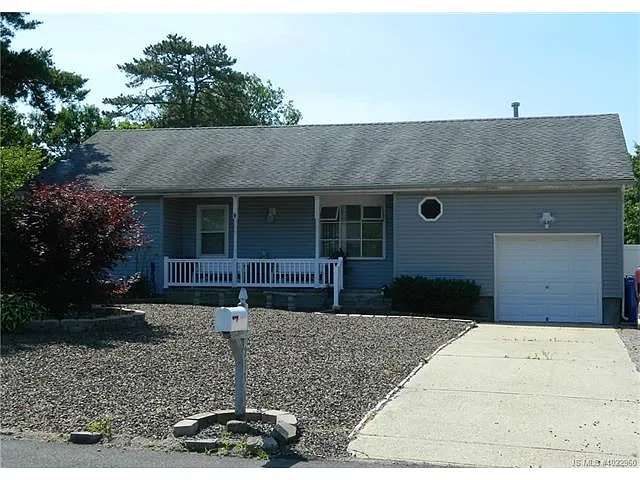 213 Yeoman Rd photo 1