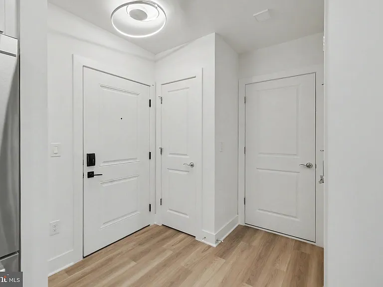 701 N Henry St #206 — Photo 24