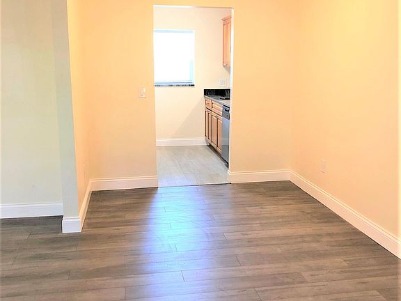 3rd image of 150 41st Ave N APT 211