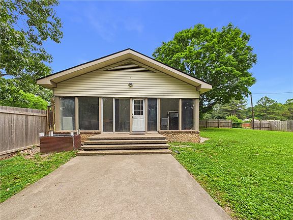 3rd image of 2711 Aspen Ln