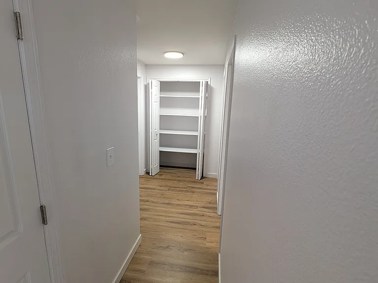 SE Courtney Ave — Photo 12