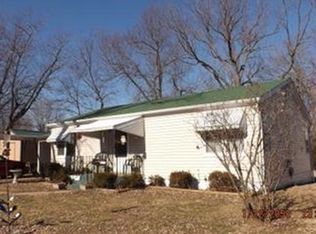 807 E Spencer St, Cuba, MO 65453