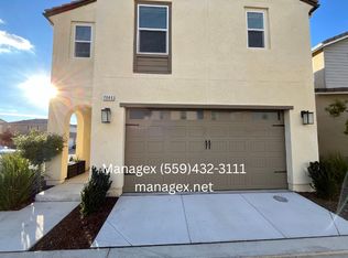 2046 N Ralph Ln, Clovis, CA 93619