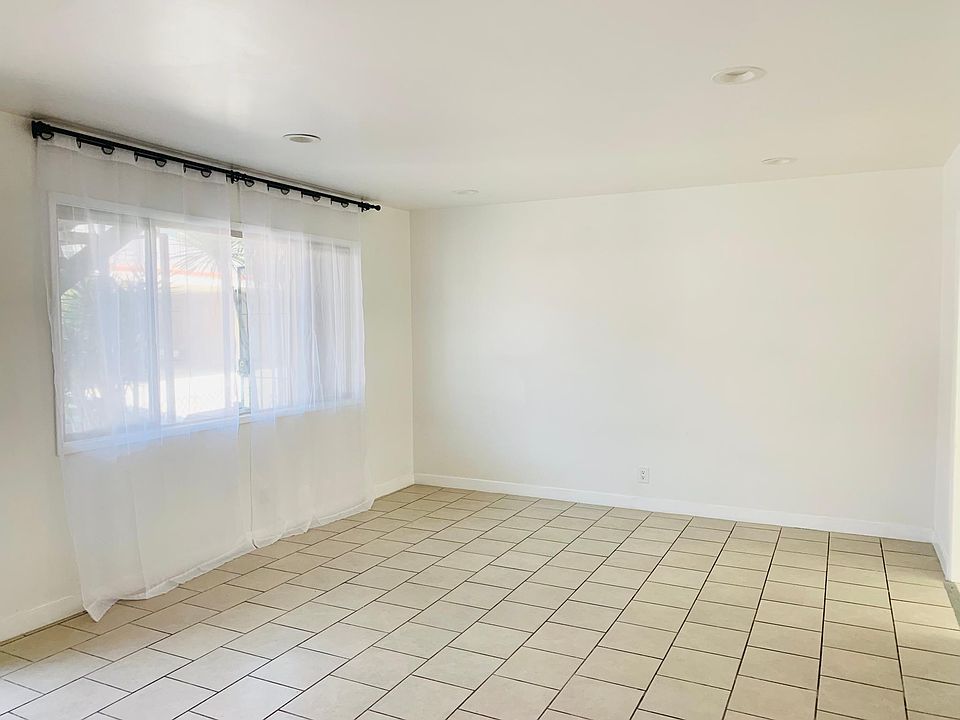 1st image of 861 Glenway Dr #4