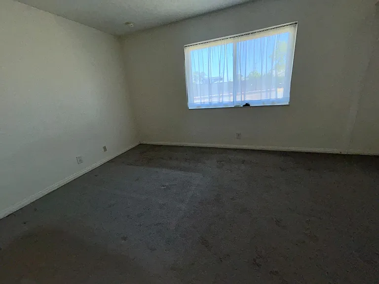 5572 Nevada Dr — Photo 11