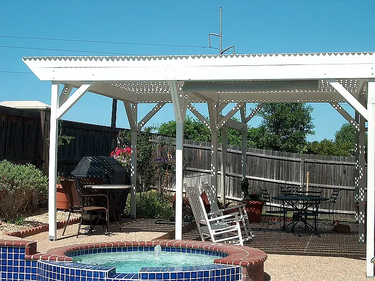 304 Patricia Ln — Photo 2