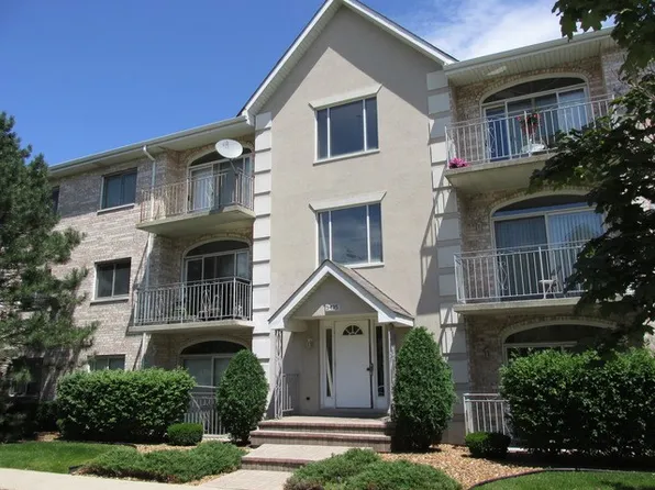 9435 S 79th Ave #302N, Hickory Hills, IL 60457