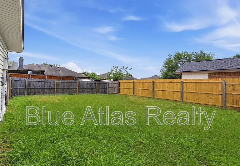 1612 Hunterwood Dr — Photo 17