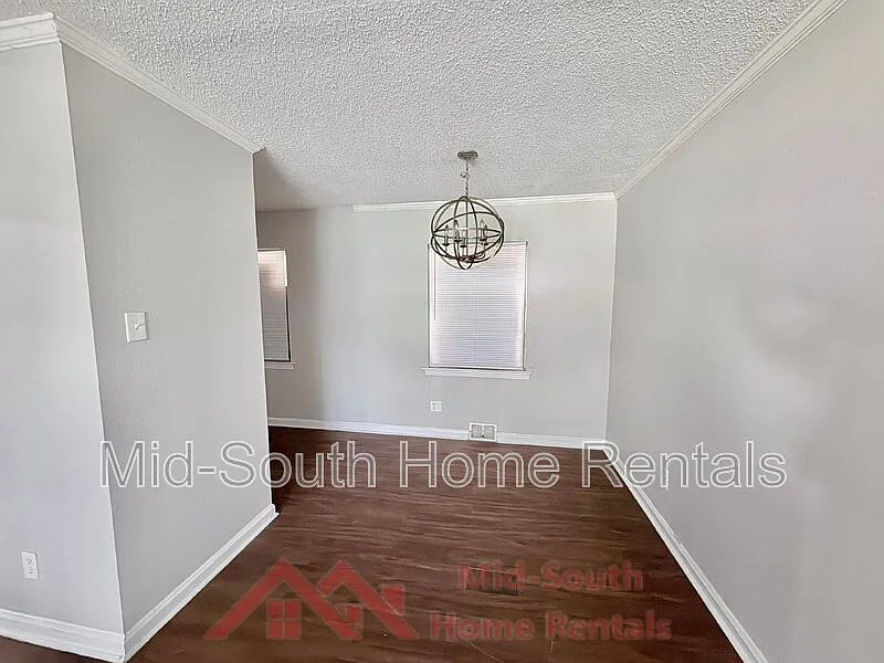 3 bed, 1.5 bath, 1018 sqft, $950 — Photo 4
