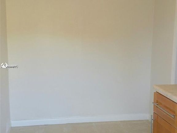 5th image of 610 E Campus Cir #2