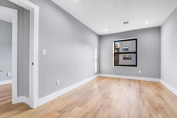 Rented by Brownstone Property Group | media 17