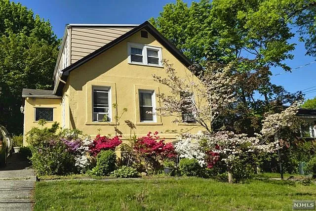 3 bed, 1166 sqft, $3,500 — Photo 2