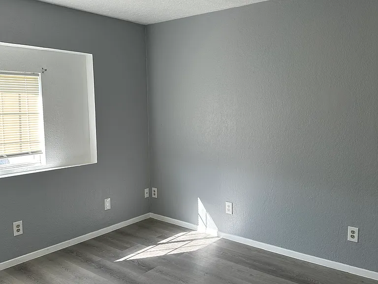 1314 Laurelwood Dr — Photo 3
